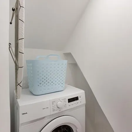 Petite Charm In Old Apartament Lizbona