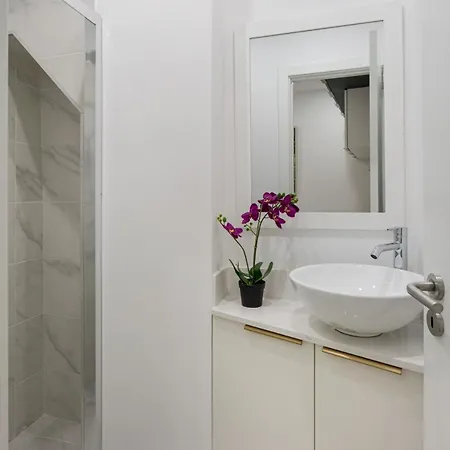 Petite Charm In Old *